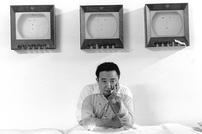 스튜디오에서의 백남준, 뉴욕(Nam June Paik in his Studio, New York), 1983